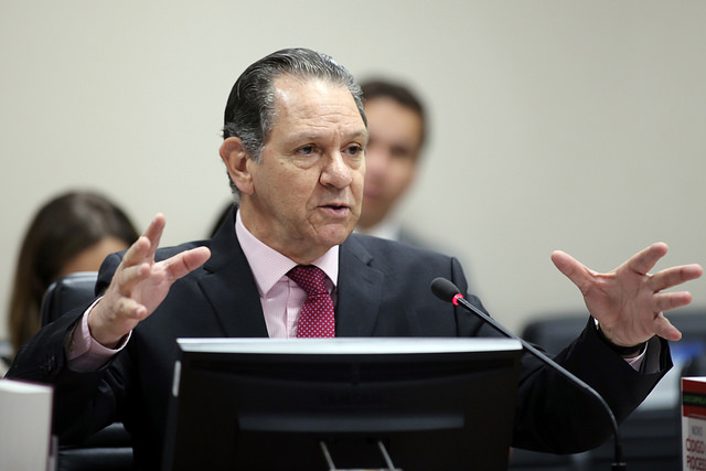 Obrigação de mostrar exames fere direitos civis de Bolsonaro, diz STJ