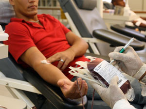 STF derruba normas que proíbem homens gays de doar sangue
