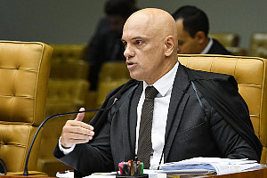Alexandre quebra sigilo fiscal de 11 parlamentares bolsonaristas